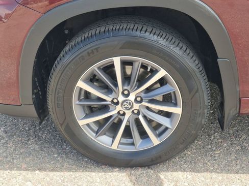 Used 2018 Toyota Highlander XLE image 20