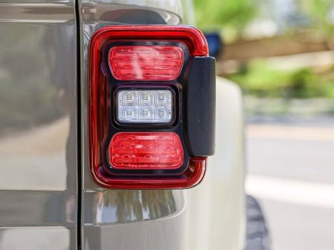 Used 2020 Jeep Gladiator Mojave w/ LED Lighting Group AWD/4WD image 15