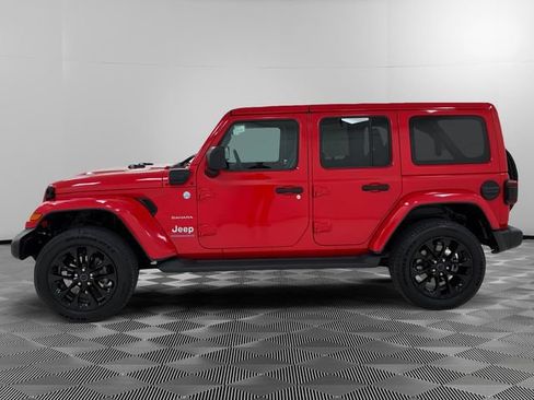 Used 2024 Jeep Wrangler Unlimited Sahara w/ Technology Group AWD/4WD image 2