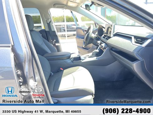 Used 2025 Toyota RAV4 XLE AWD/4WD image 25