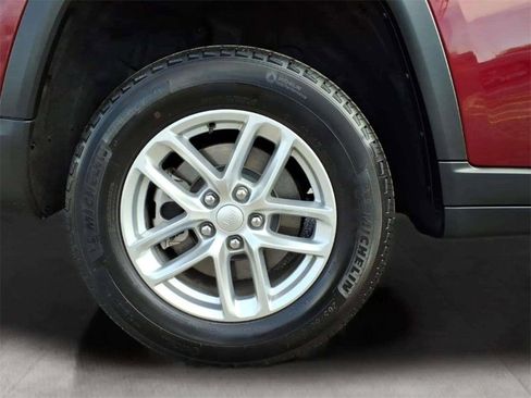 Used 2025 Jeep Grand Cherokee L Laredo w/ Luxury Tech Group I image 19