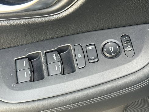 Used 2023 Honda HR-V LX image 12