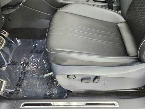 Used 2023 Volkswagen Tiguan SE R-Line image 37