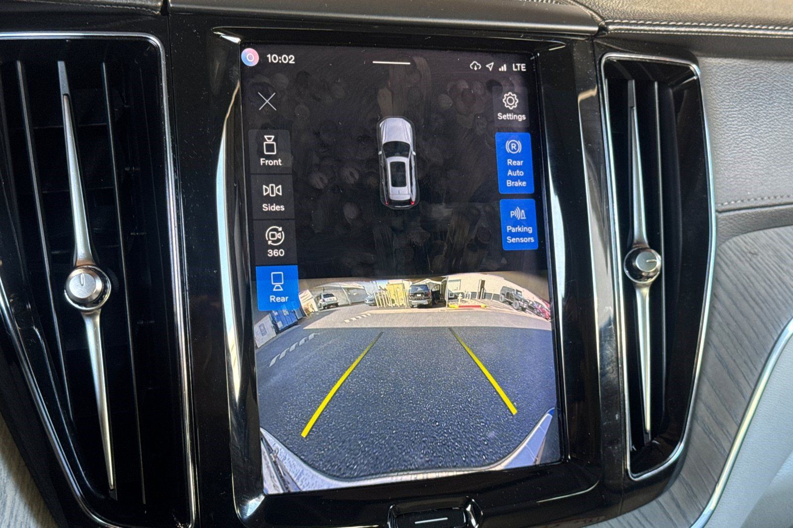 Used 2023 Volvo XC60 B5 Ultimate w/ Protection Package Premier FWD image 20