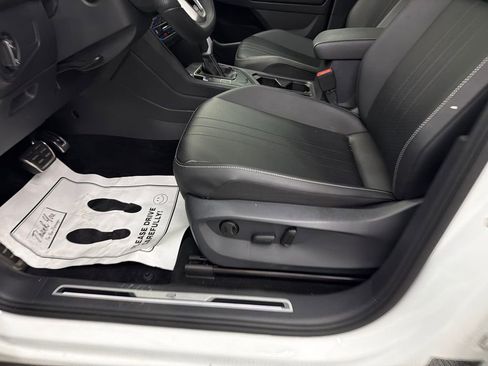 Used 2024 Volkswagen Tiguan SE R-Line FWD image 10