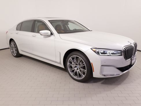 Used 2020 BMW 750i xDrive w/ Executive Package AWD/4WD image 7