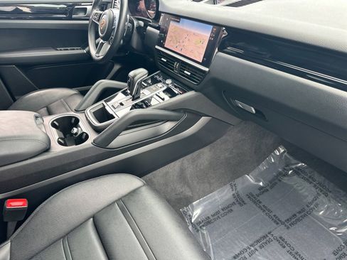 Certified 2023 Porsche Cayenne Coupe AWD/4WD image 16