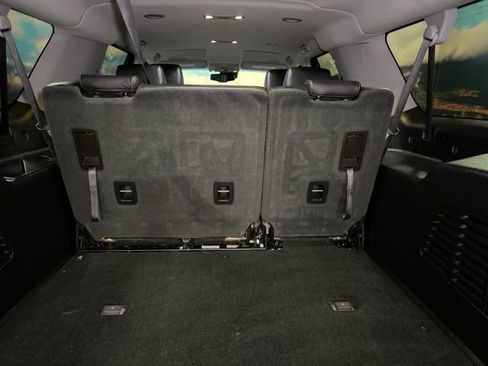 Used 2018 Chevrolet Suburban LT image 61