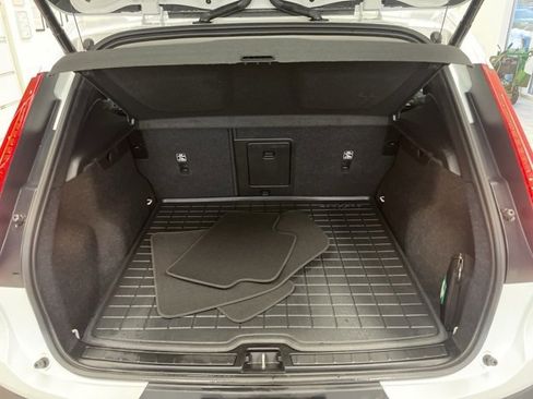 Certified 2025 Volvo XC40 B5 Core image 10