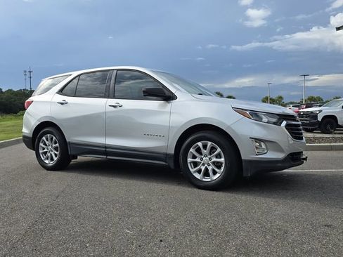 Used 2019 Chevrolet Equinox LS FWD image 2