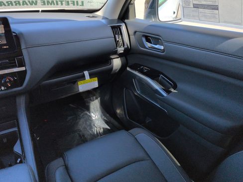 New 2026 Nissan Pathfinder SL image 18