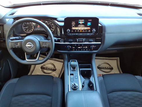 Certified 2024 Nissan Pathfinder SV image 18