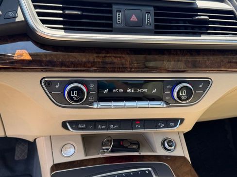 Used 2018 Audi Q5 2.0T Premium Plus w/ Premium Plus Package AWD/4WD image 24