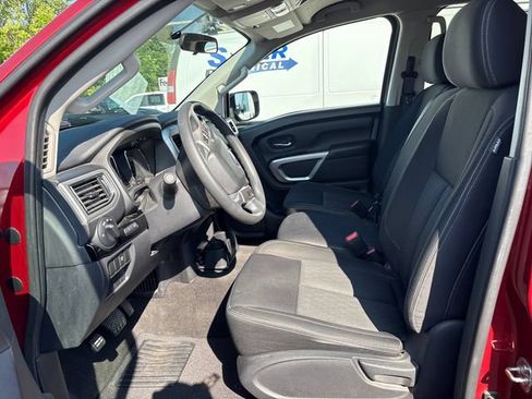 Used 2018 Nissan Titan SV AWD/4WD image 7