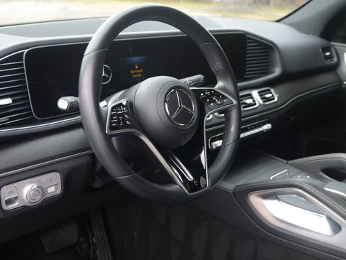 Used 2025 Mercedes-Benz GLE 350 4MATIC w/ AMG Line Exterior image 19