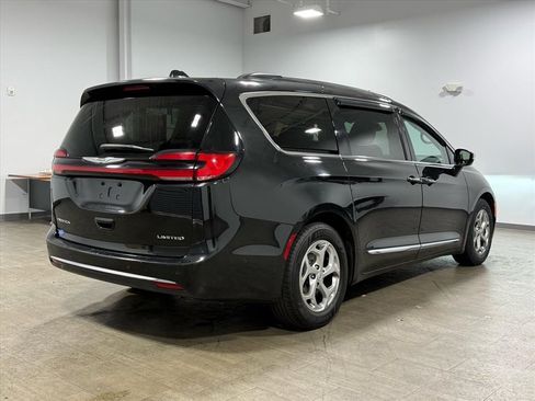 Used 2022 Chrysler Pacifica Limited image 4