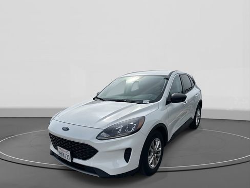 Used 2022 Ford Escape SE image 3