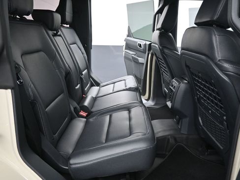 New 2025 Ford Bronco Badlands image 14