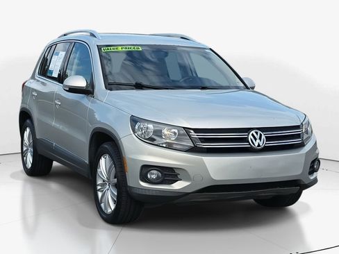 Used 2012 Volkswagen Tiguan SE image 2