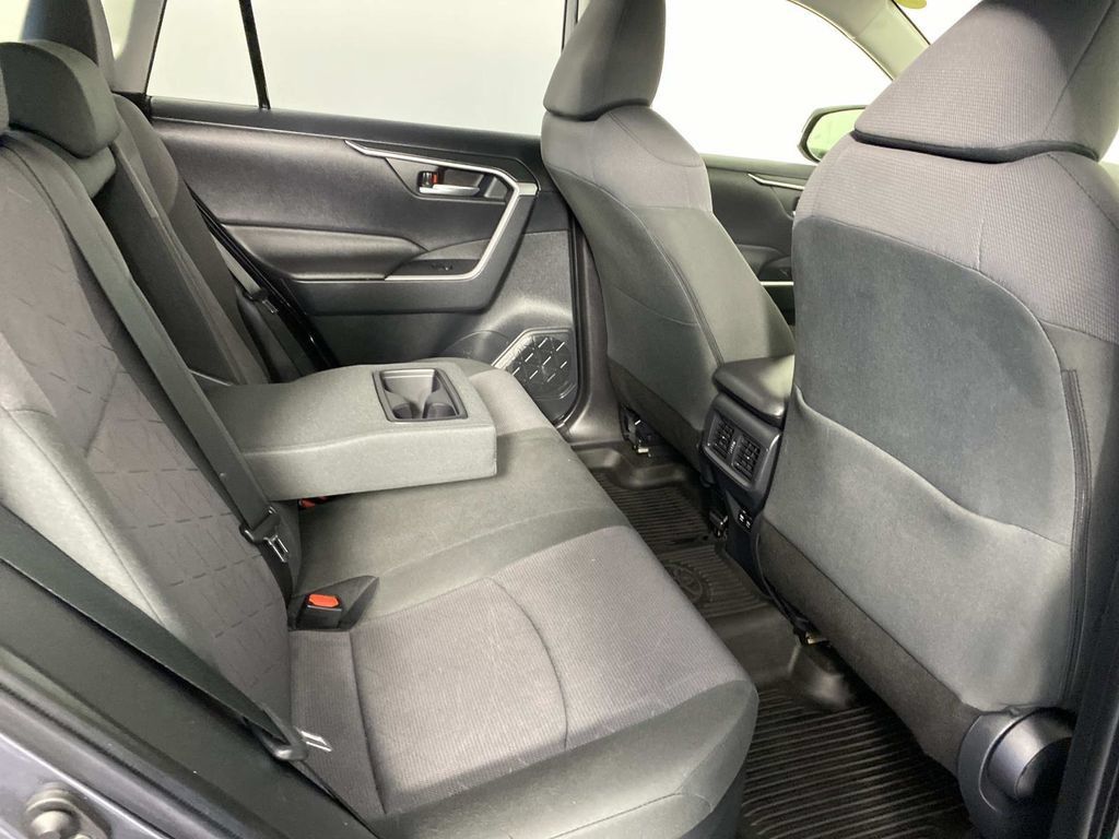 Used 2020 Toyota RAV4 XLE w/ Convenience Package AWD/4WD image 10