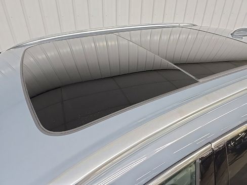 Used 2023 Volvo XC60 B5 Plus image 11