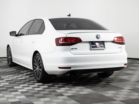 Used 2016 Volkswagen Jetta Sport image 5