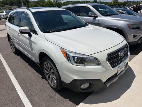 Used 2017 Subaru Outback 2.5i Touring AWD/4WD image 2