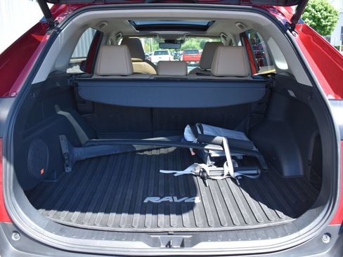 Used 2020 Toyota RAV4 Limited AWD/4WD image 21