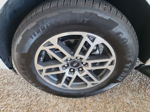 Used 2025 Ford Expedition Active image 25