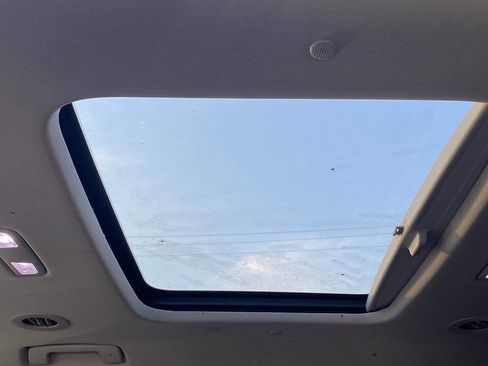 Used 2019 Chevrolet Traverse LT w/ LT Premium Package image 15