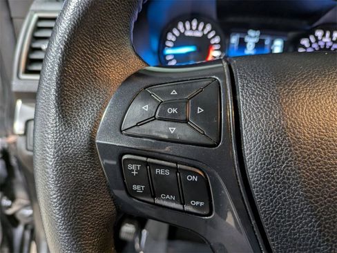 Used 2018 Ford Explorer XLT image 18