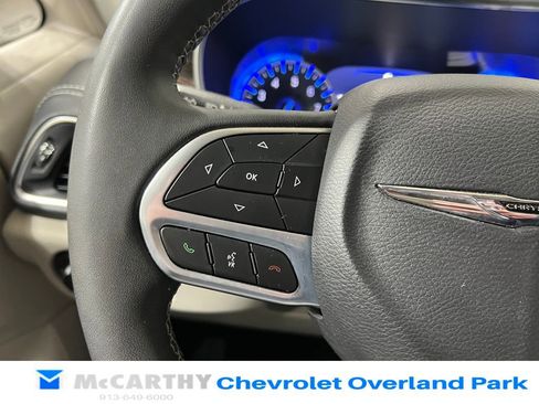 Used 2023 Chrysler Pacifica Limited image 14