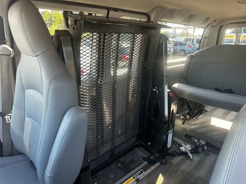 Used 2011 Ford E-350 and Econoline 350 XLT image 20