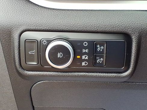 Used 2024 Ford Explorer XLT w/ Equipment Group 202A AWD/4WD image 15
