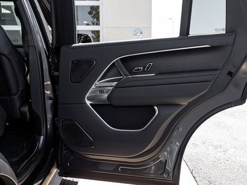 Used 2025 Land Rover Range Rover Long Wheelbase Autobiography image 37