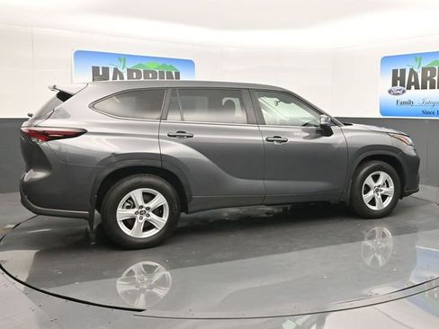 Used 2024 Toyota Highlander LE image 6