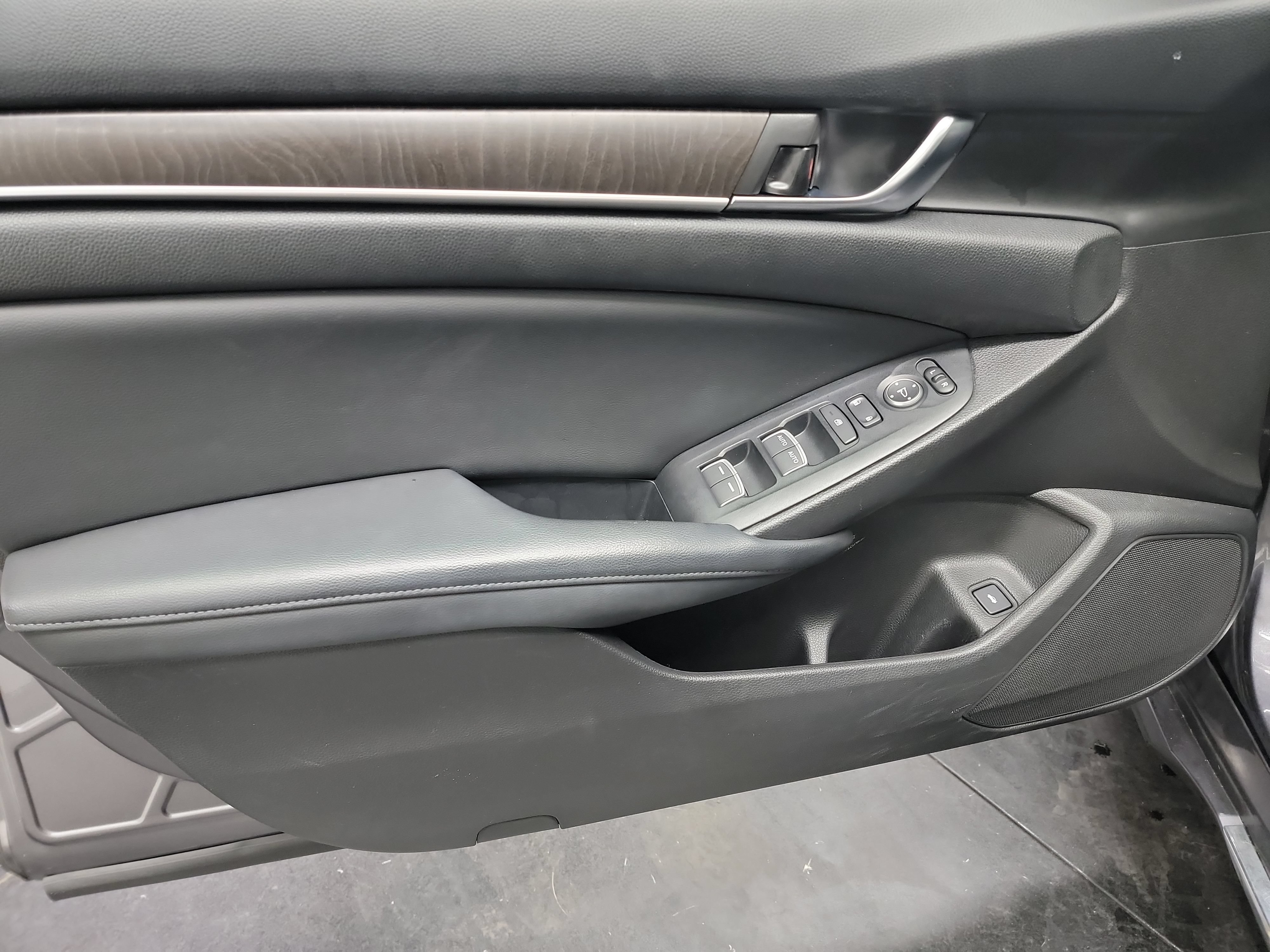 Used 2018 Honda Accord EX image 13