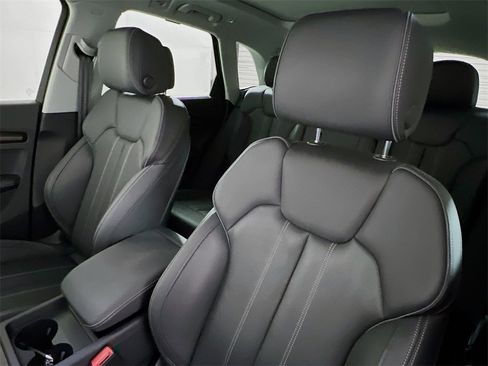 Used 2023 Audi Q5 e Premium Plus w/ Premium Plus Package image 11