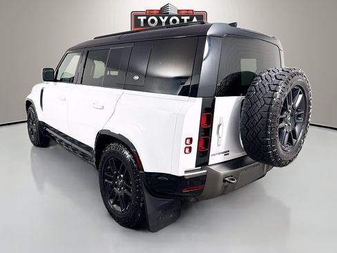 Used 2021 Land Rover Defender 110 X-Dynamic SE AWD/4WD image 5