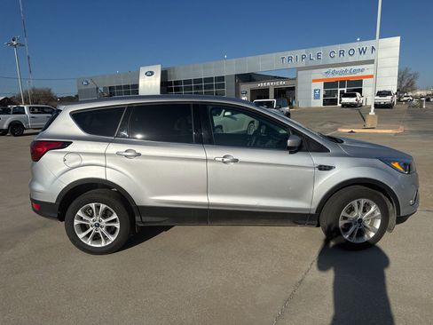 Used 2019 Ford Escape SE image 4