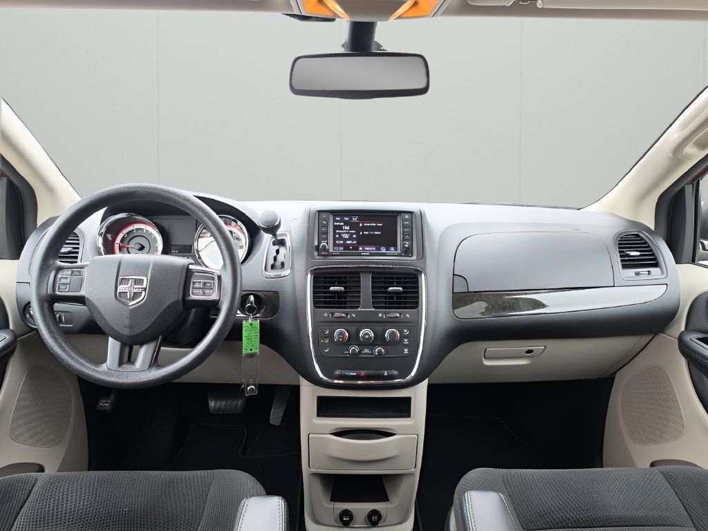 Used 2019 Dodge Grand Caravan SE w/ UConnect Hands-Free Group FWD image 12