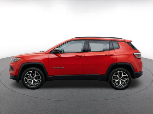 Used 2025 Jeep Compass Limited AWD/4WD image 4