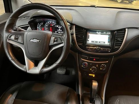 Used 2017 Chevrolet Trax LT w/ LT Convenience Package AWD/4WD image 24