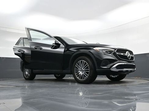 Used 2024 Mercedes-Benz GLC 300 4MATIC image 40