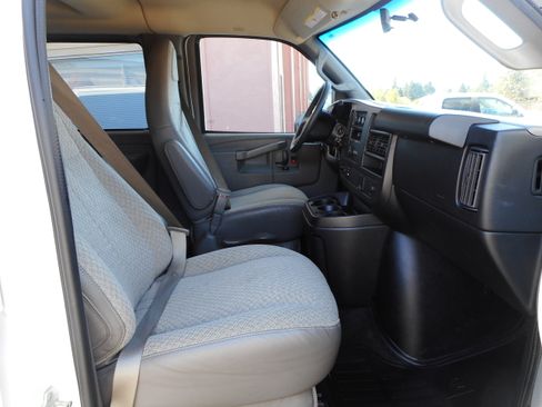 Used 2017 Chevrolet Express 3500 LT w/ LT Preferred Equipment Group RWD image 26