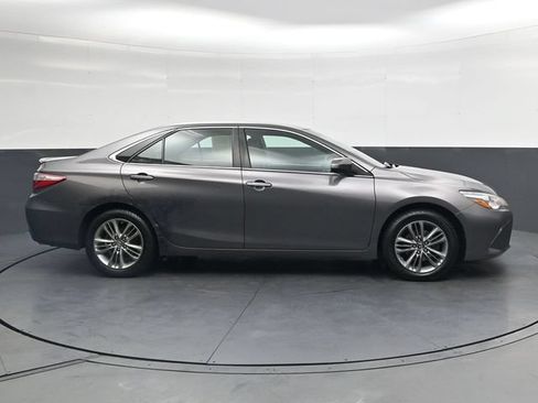 Used 2017 Toyota Camry SE FWD image 3