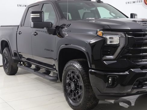 Used 2024 Chevrolet Silverado 2500 LT w/ Midnight Edition image 40