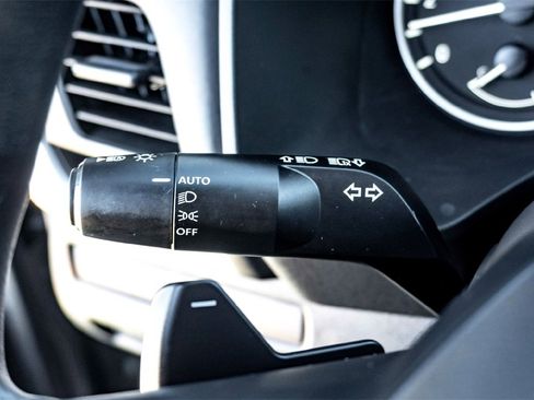 Used 2025 Nissan Rogue S image 19