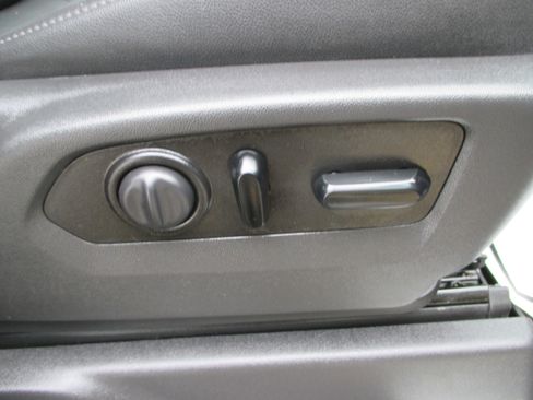 Used 2020 Chevrolet Silverado 2500 LTZ w/ LTZ Premium Package image 20