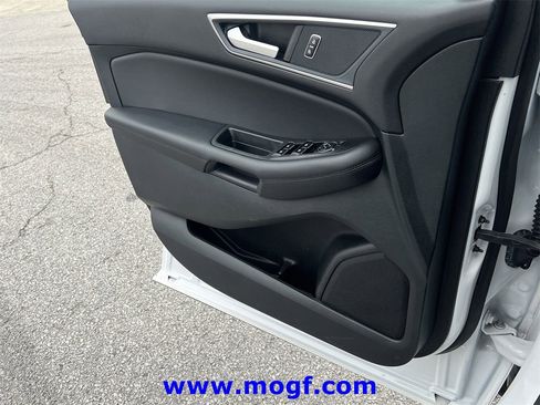Used 2024 Ford Edge SEL image 17